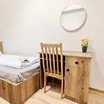 Spacious Rooms - 15 Min From Airport & City Center, 5 Min From Vienna Main-Bus Station Ez1