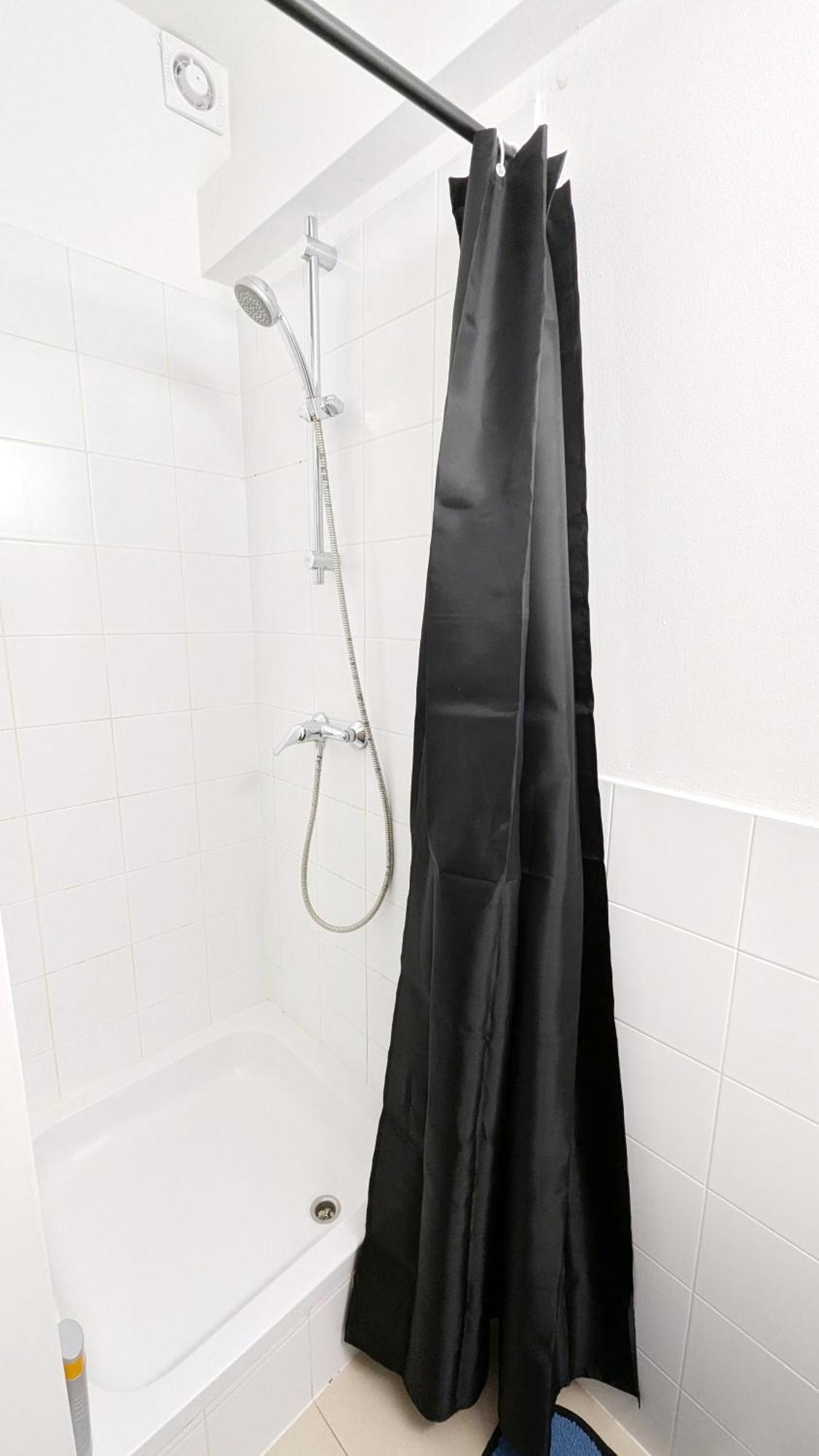 Spacious - 15 Min From Airport & Center, 5 Min From Main-bus Station Ez1