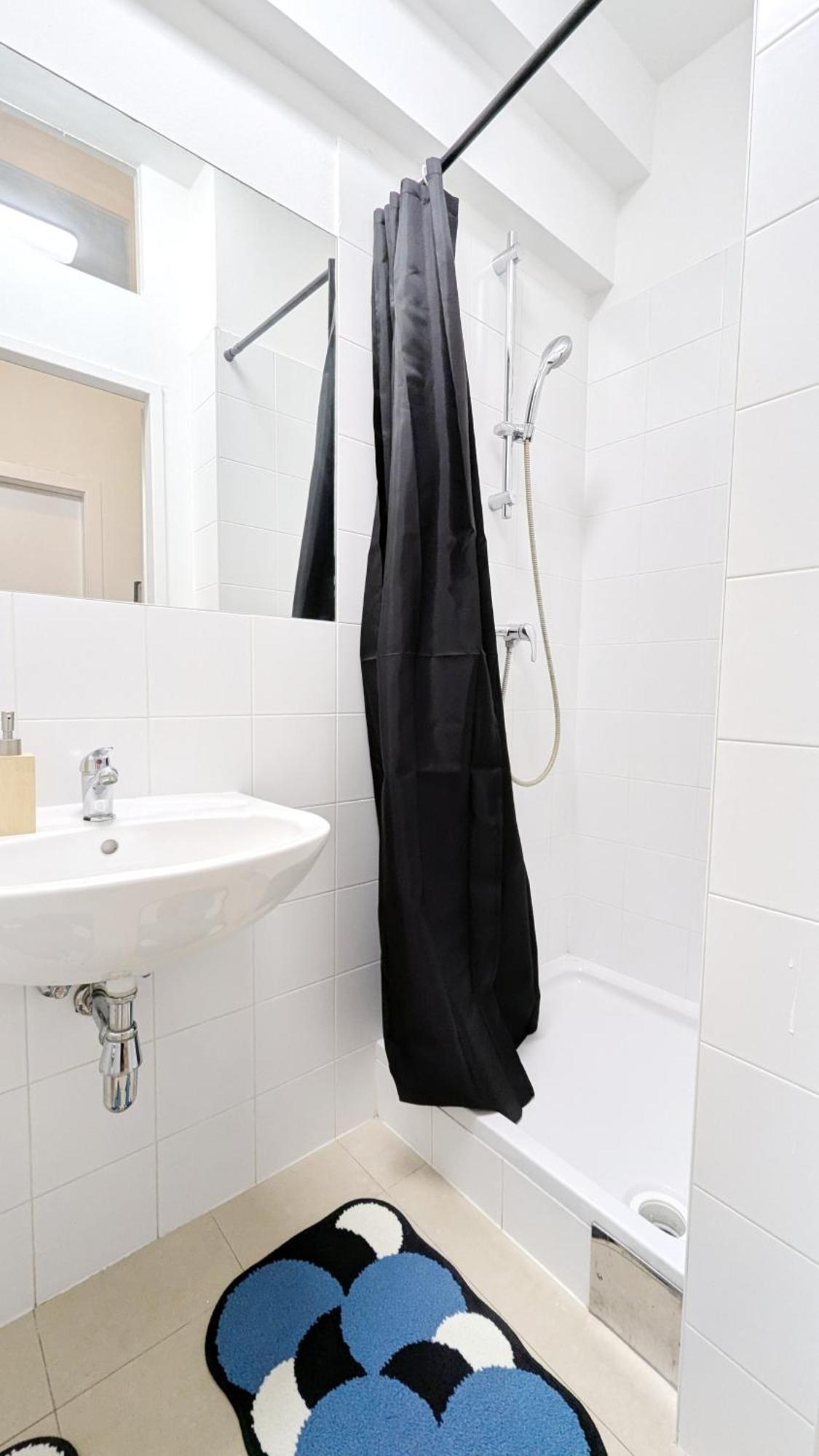 Spacious - 15 Min From Airport & Center, 5 Min From Main-bus Station Ez1 Privatunterkunft Wien