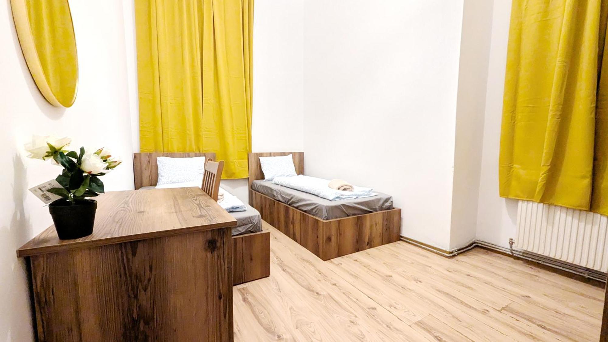 Spacious - 15 Min From Airport & Center, 5 Min From Main-bus Station Ez1 *