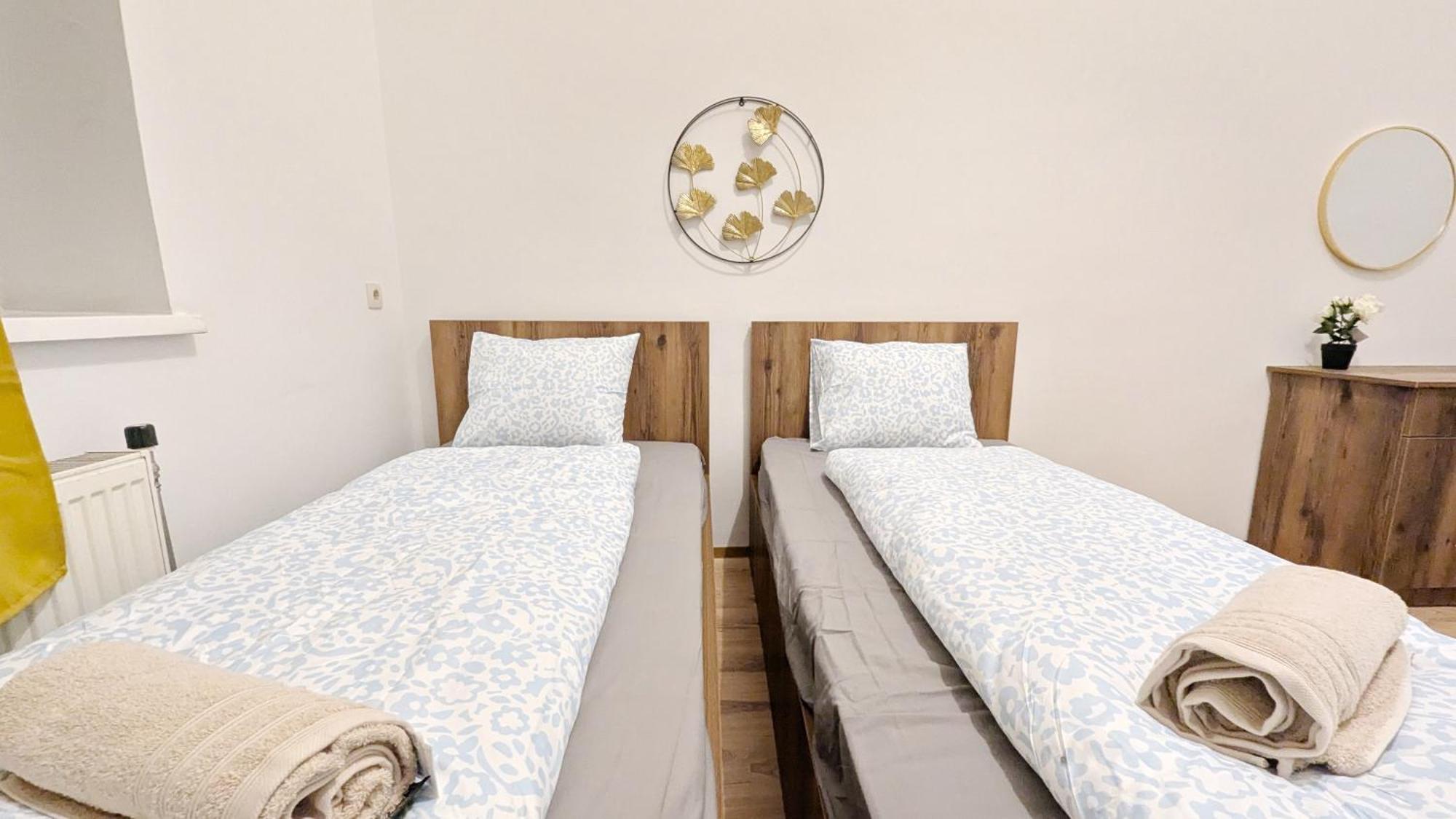 Spacious - 15 Min From Airport & Center, 5 Min From Main-bus Station Ez1 Privatunterkunft *