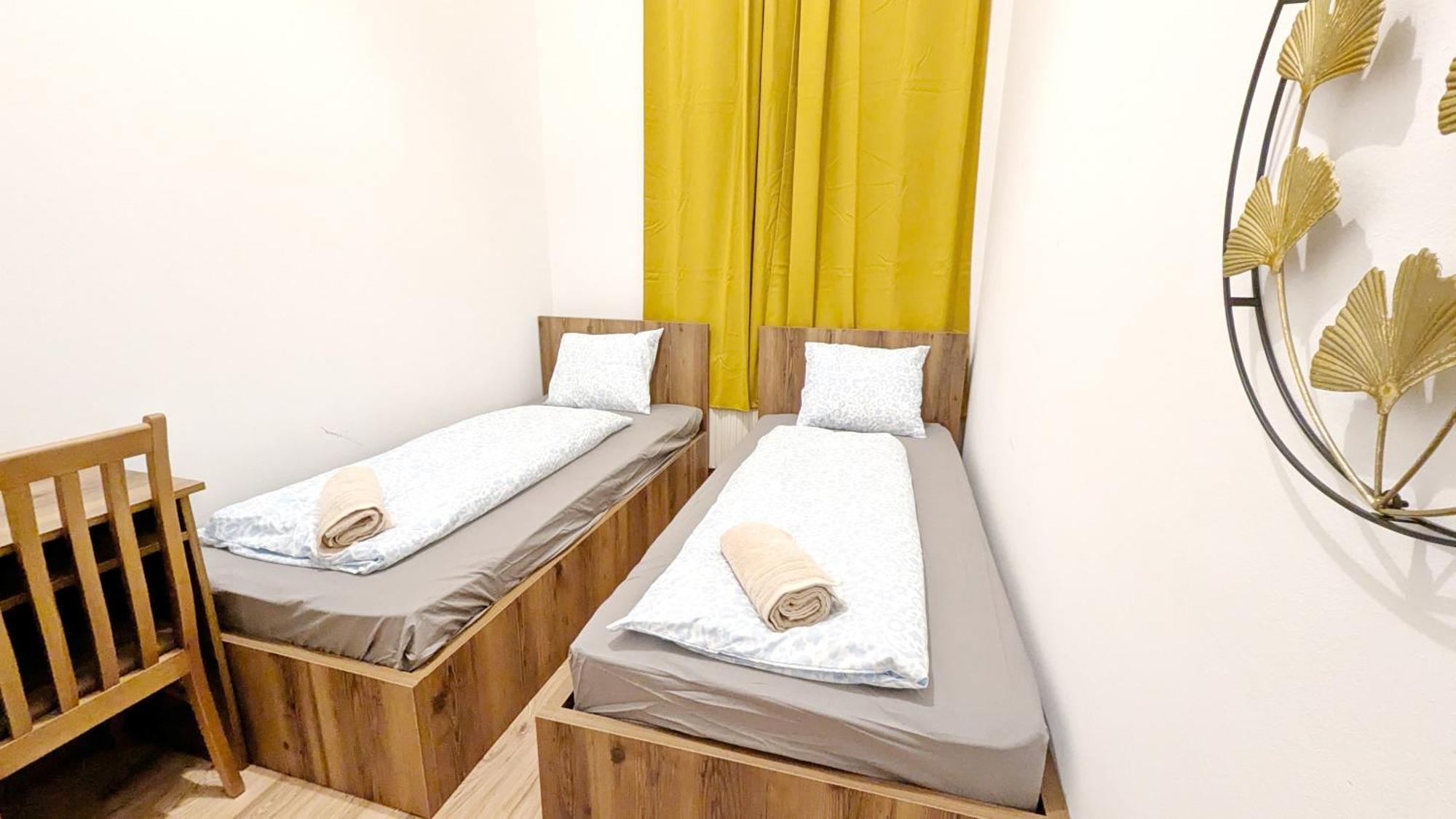 Homestay Spacious - 15 Min From Airport & Center, 5 Min From Main-bus Station Ez1